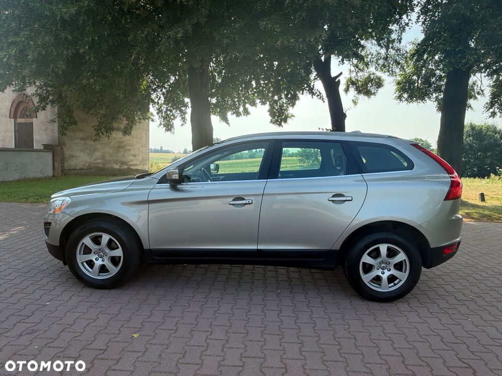 Volvo XC 60 2.0T Powershift Momentum - 9