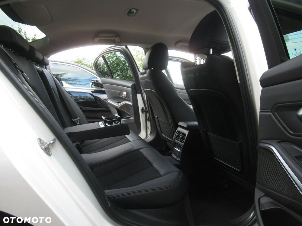 BMW Seria 3 318d MHEV Sport Line - 8