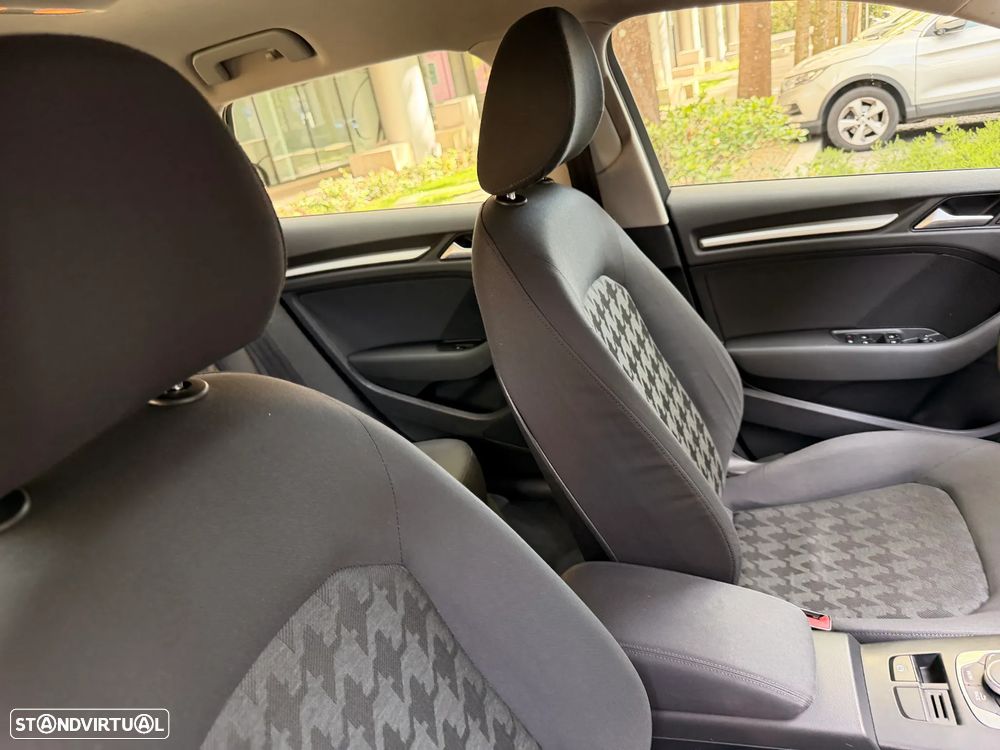 Audi A3 Sportback 1.6 TDI B.Line Attraction - 19