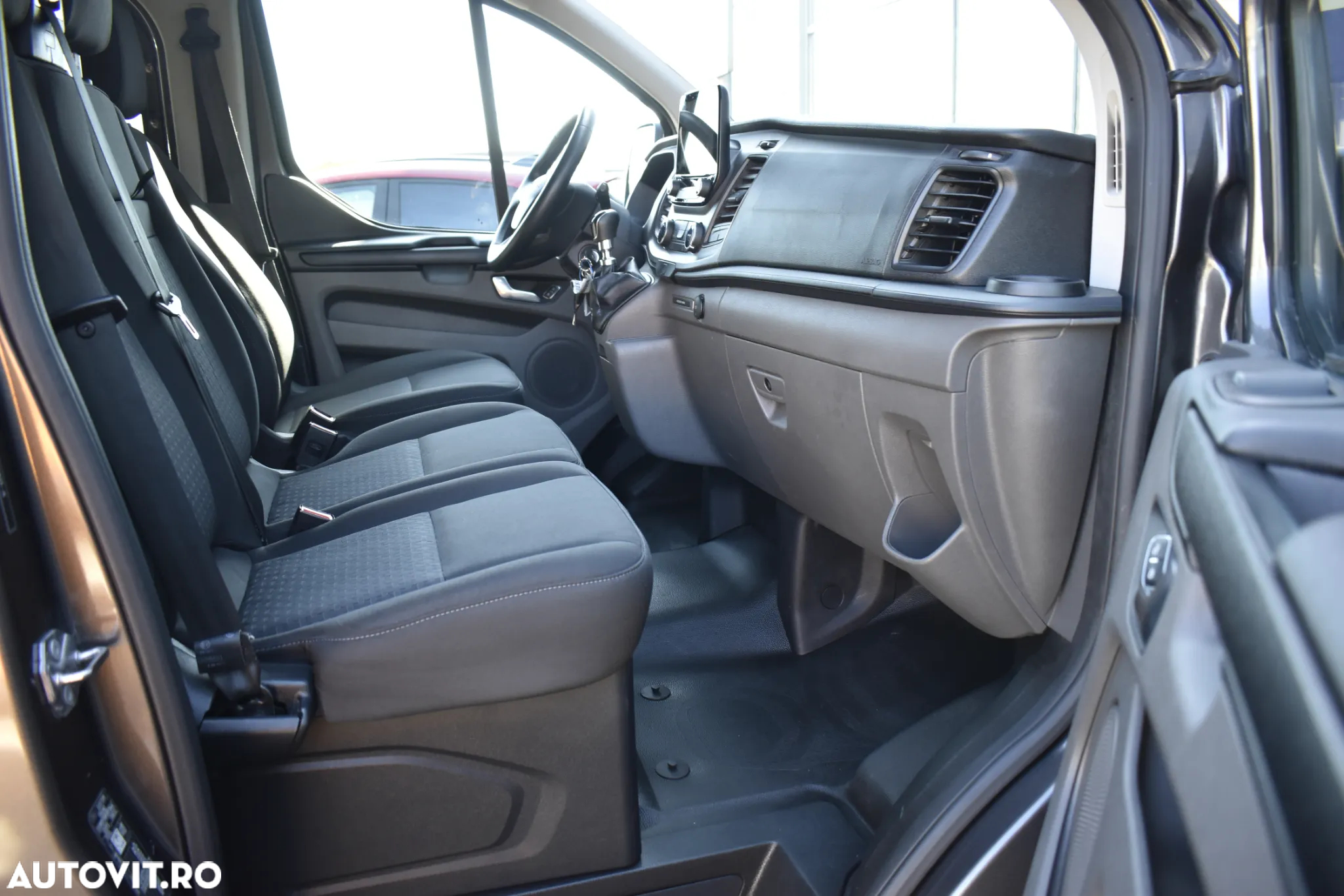Ford Transit Custom Kombi 320 2.0 EcoBlue 130 CP L2H1 Trend - 39
