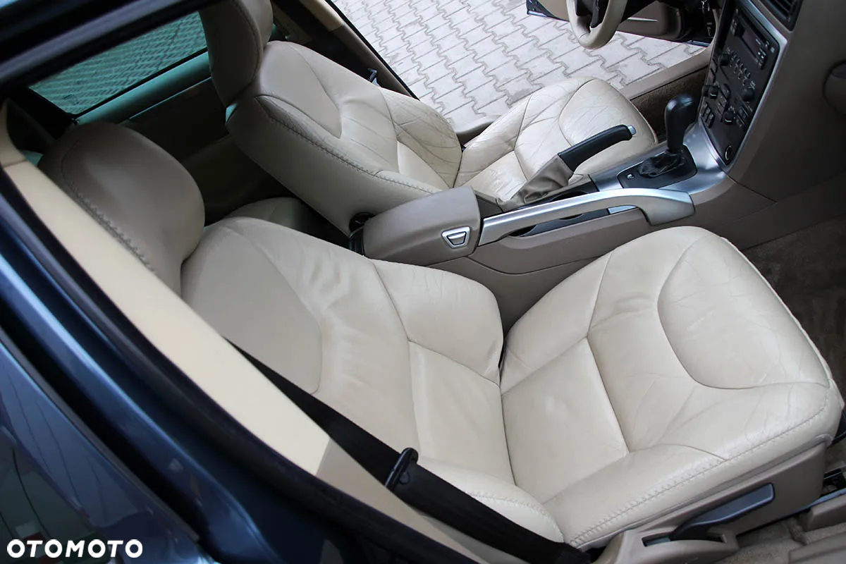 Volvo XC 70 D5 AWD Momentum - 25