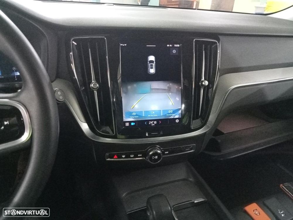 Volvo V60 2.0 B4 Plus Dark Auto - 6