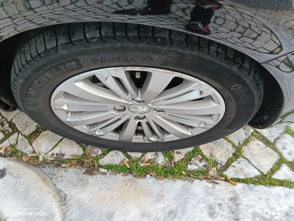 Peugeot 208 1.2 PureTech Style - 5