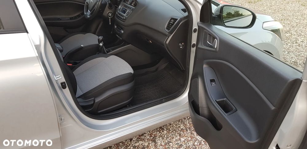 Hyundai i20 1.2 YES Gold - 10