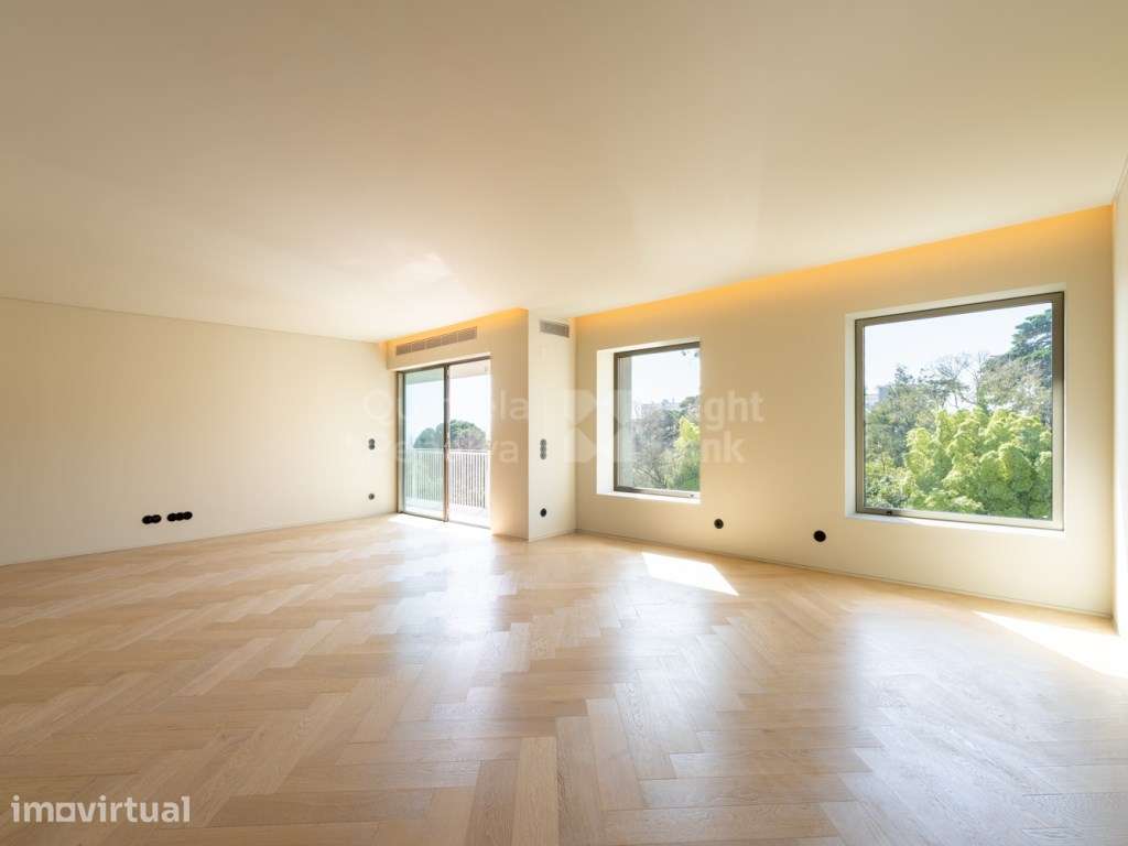 Apartamento T3 renovado com estacionamento em Lisboa - Grande imagem: 3/36