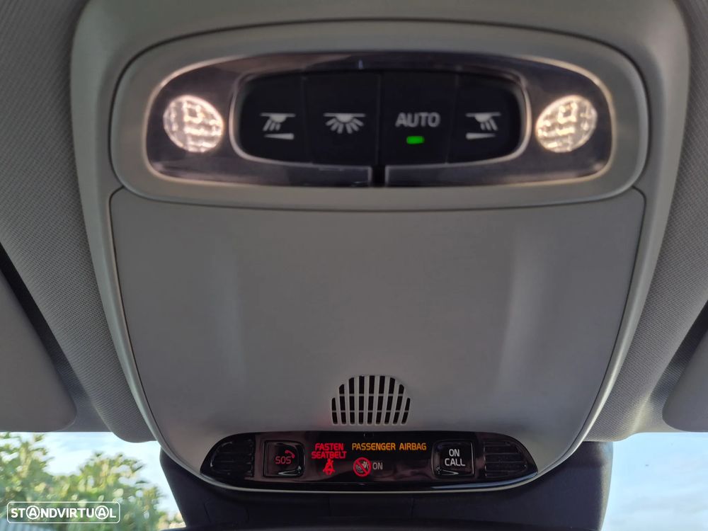 Volvo XC 60 2.0 D4 Momentum Geartronic - 30