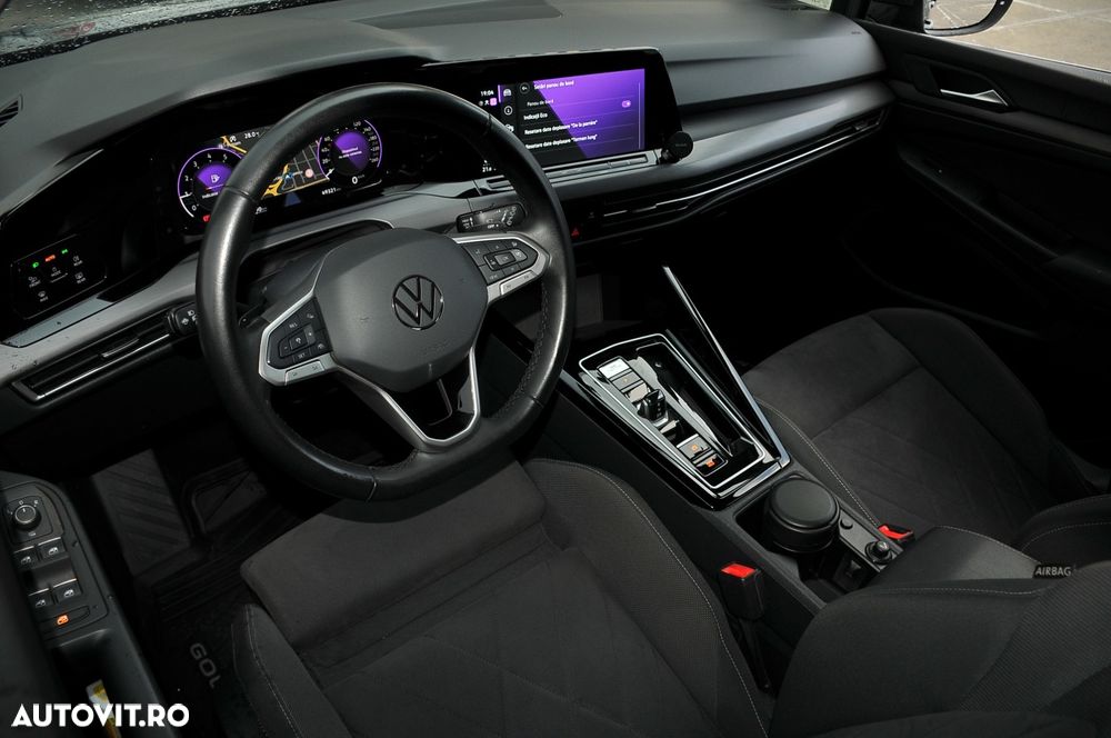 Volkswagen Golf - 8