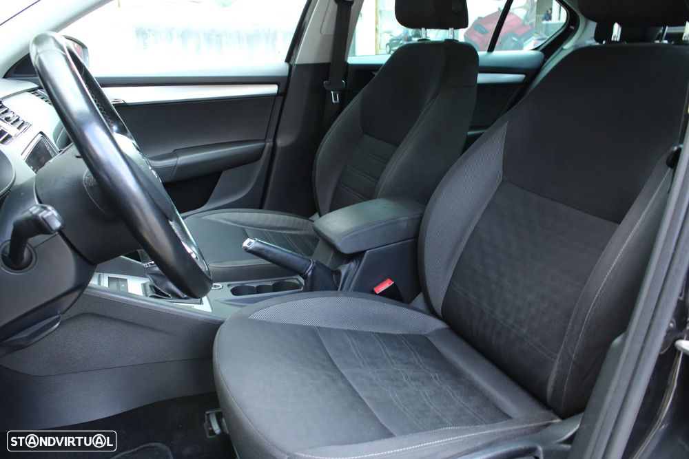 Skoda Octavia 1.6 TDI Business Line DSG - 32