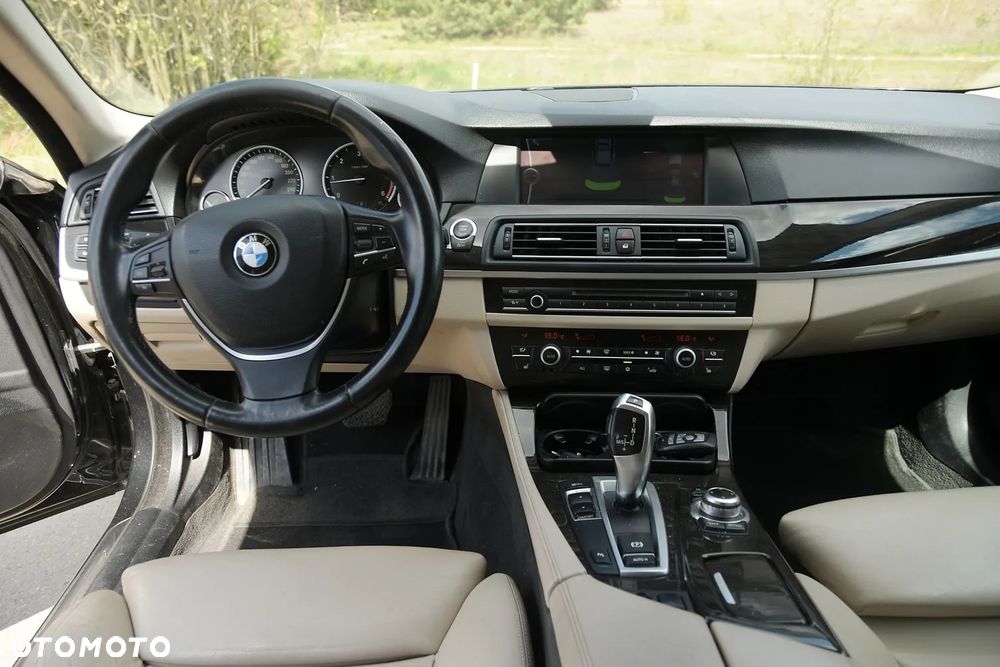 BMW Seria 5 525d - 23