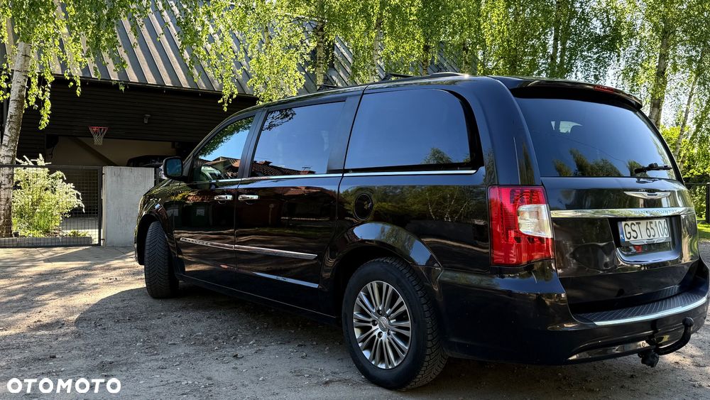 Chrysler Town & Country - 1
