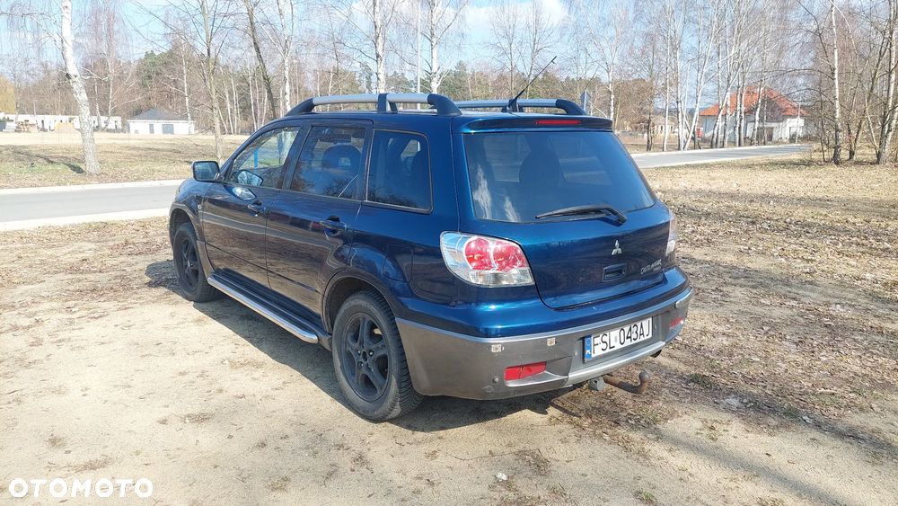 Mitsubishi Outlander - 4