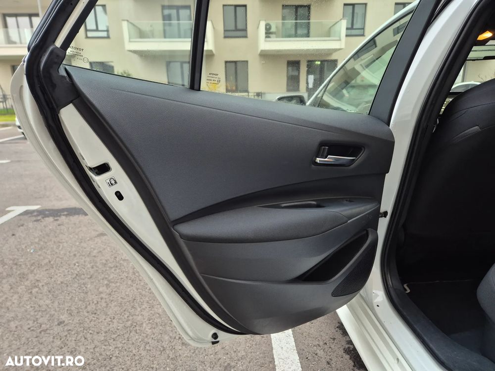 Toyota Corolla Sedan 1.8 HSD Business Plus - 16