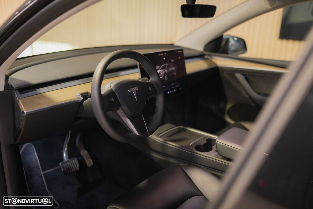 Tesla Model Y RWD - 2