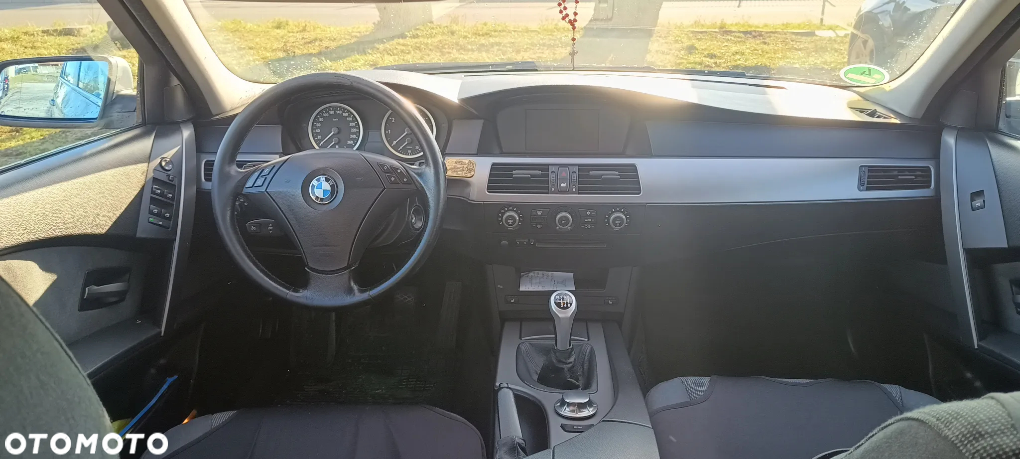 BMW Seria 5 520i - 24