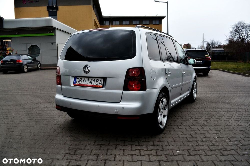 Volkswagen Touran 1.9 TDI DPF DSG United - 12