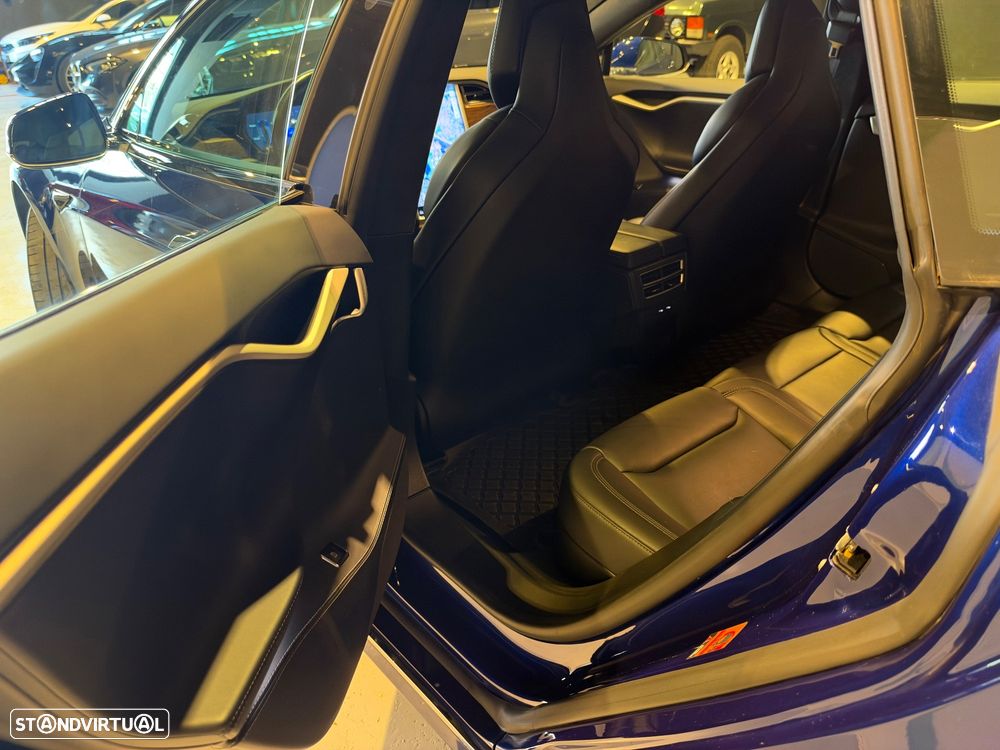 Tesla Model S - 23
