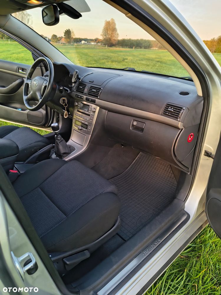 Toyota Avensis 2.2 D-4D Sol Platinium - 18