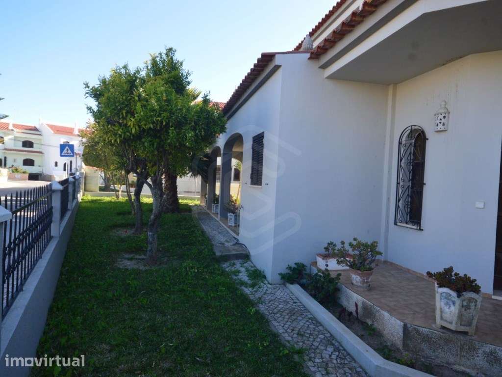 Moradia T4 espaçosa, perto do centro de Loulé, Algarve - Grande imagem: 4/35