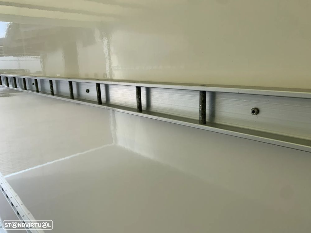 Iveco Daily 35S14H EA8 Carga útil 1.100Kg - 15