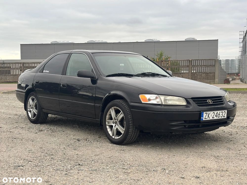 Toyota Camry - 2