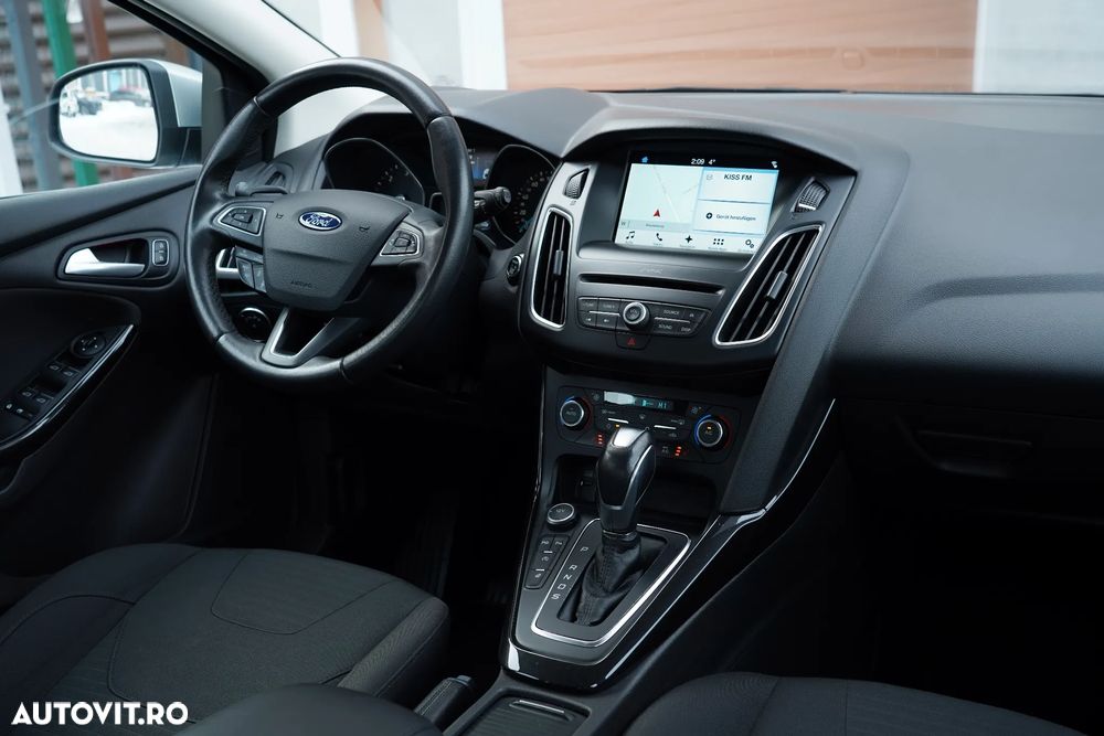 Ford Focus 2.0 TDCI Powershift Titanium - 11