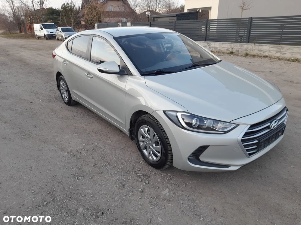 Hyundai Elantra 1.6 Classic Plus - 8