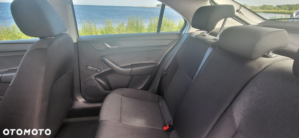 Skoda RAPID 1.2 TSI Active - 23