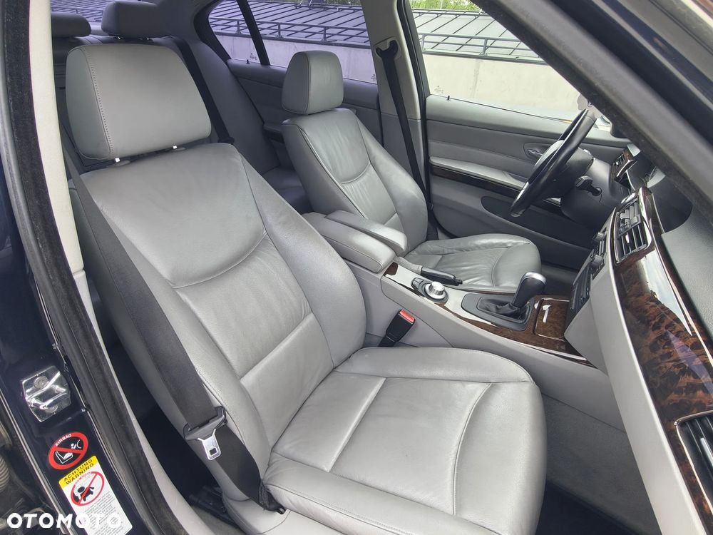 BMW Seria 3 330xi - 32