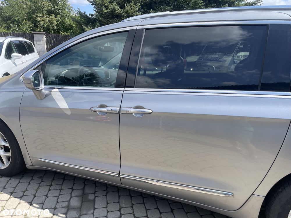 Chrysler Pacifica - 5