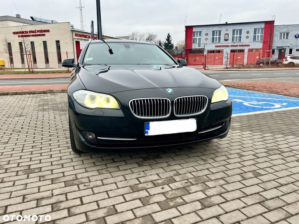 BMW Seria 5 525d xDrive - 4