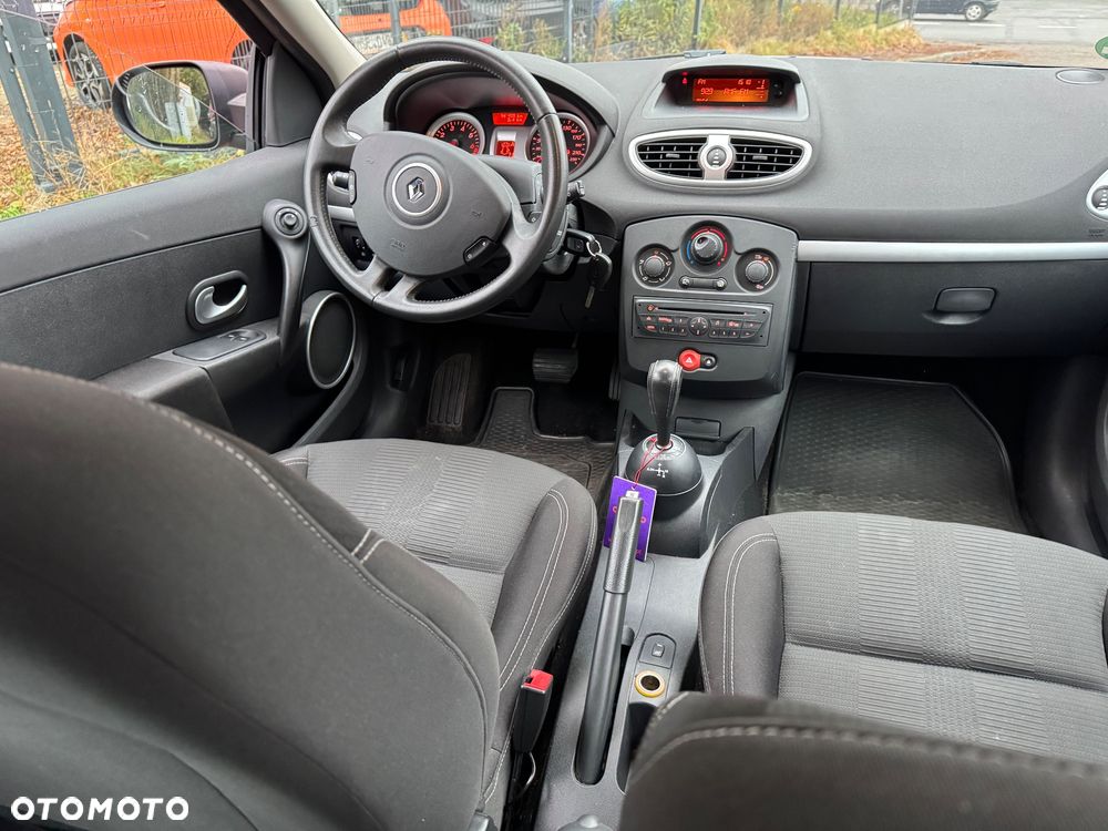 Renault Clio - 23