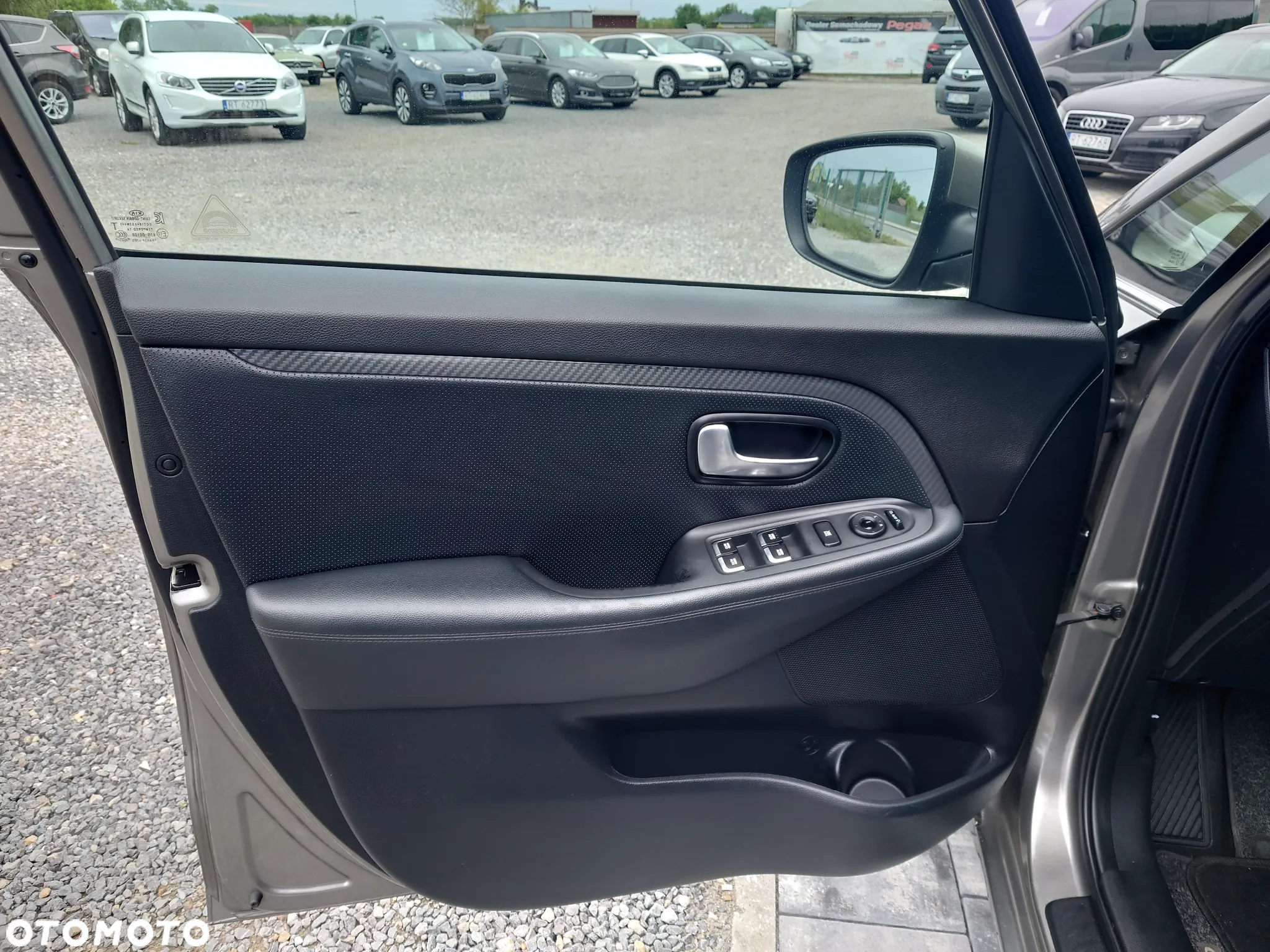 Kia Carens 1.7 CRDi M 7os - 11