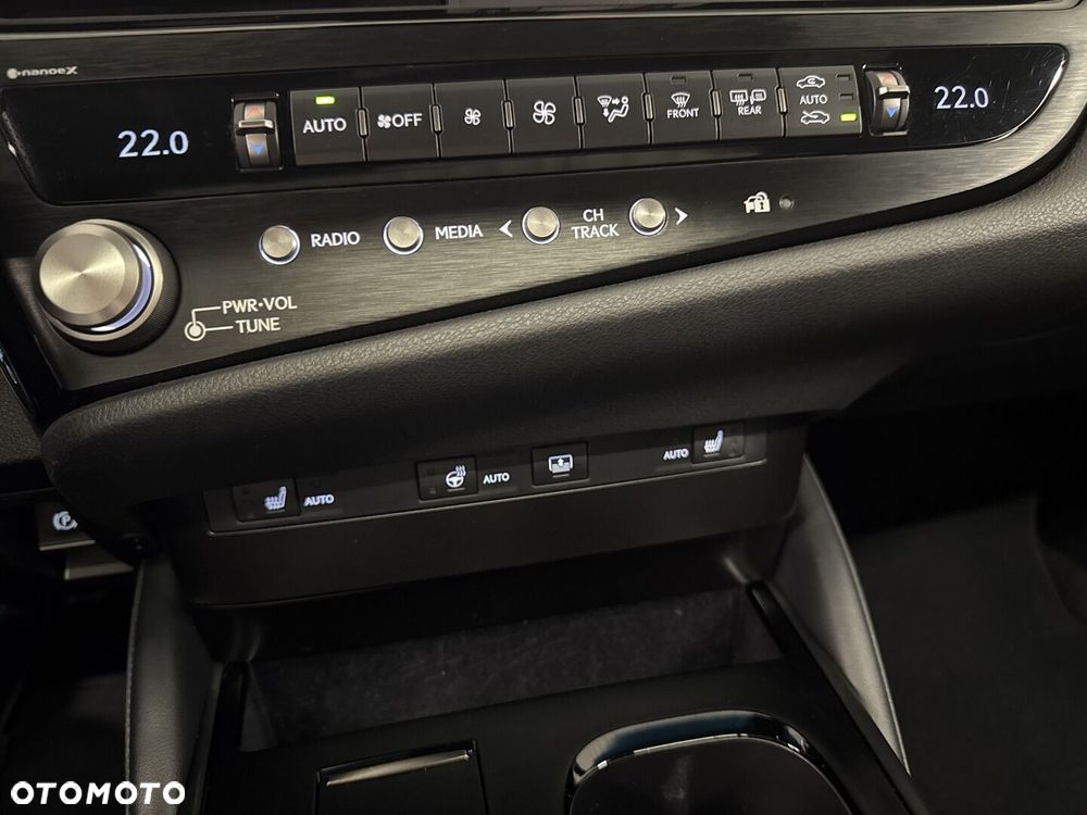 Lexus ES 300h F Sport Edition - 23