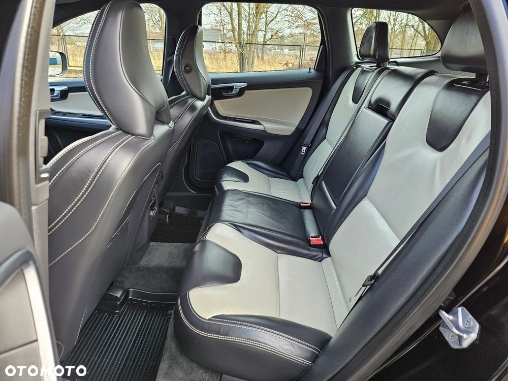 Volvo XC 60 D4 Momentum - 27