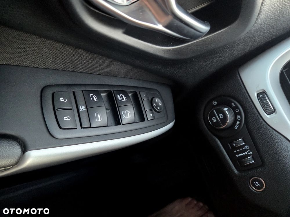 Jeep Cherokee 2.0 MJD 4x2 Longitude - 15