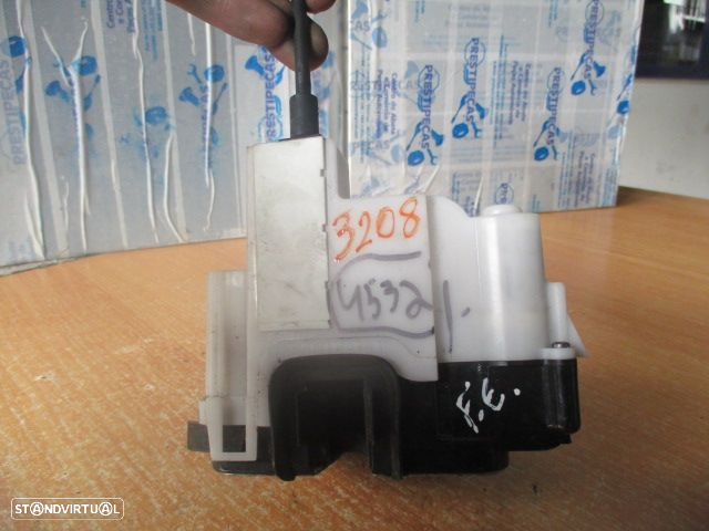 Fecho 51827413 FIAT 500 2010 1.2I 70 3P BRANCO Fe 5 Pinos - 3