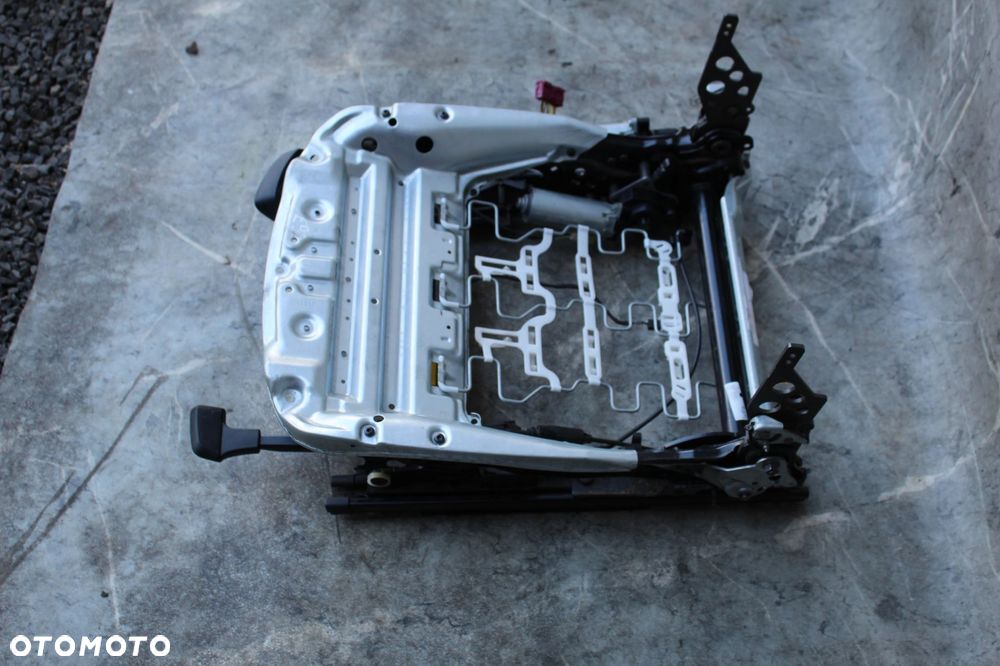 SIEDZISKO FOTELA PRAWY SILNICZKI REGULACJI BMW E92 - 2