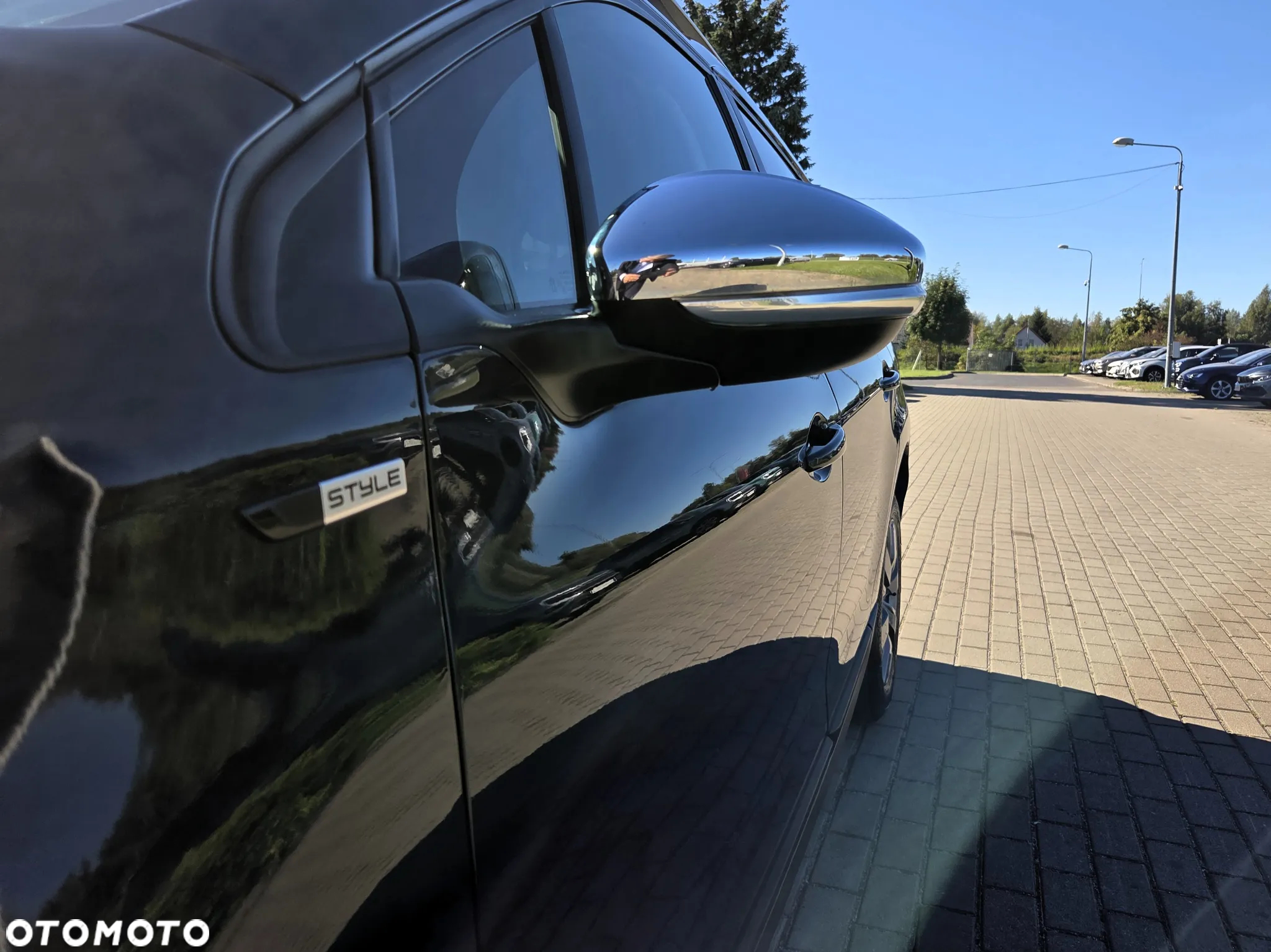 Peugeot 2008 1.2 Pure Tech Style S&S - 10
