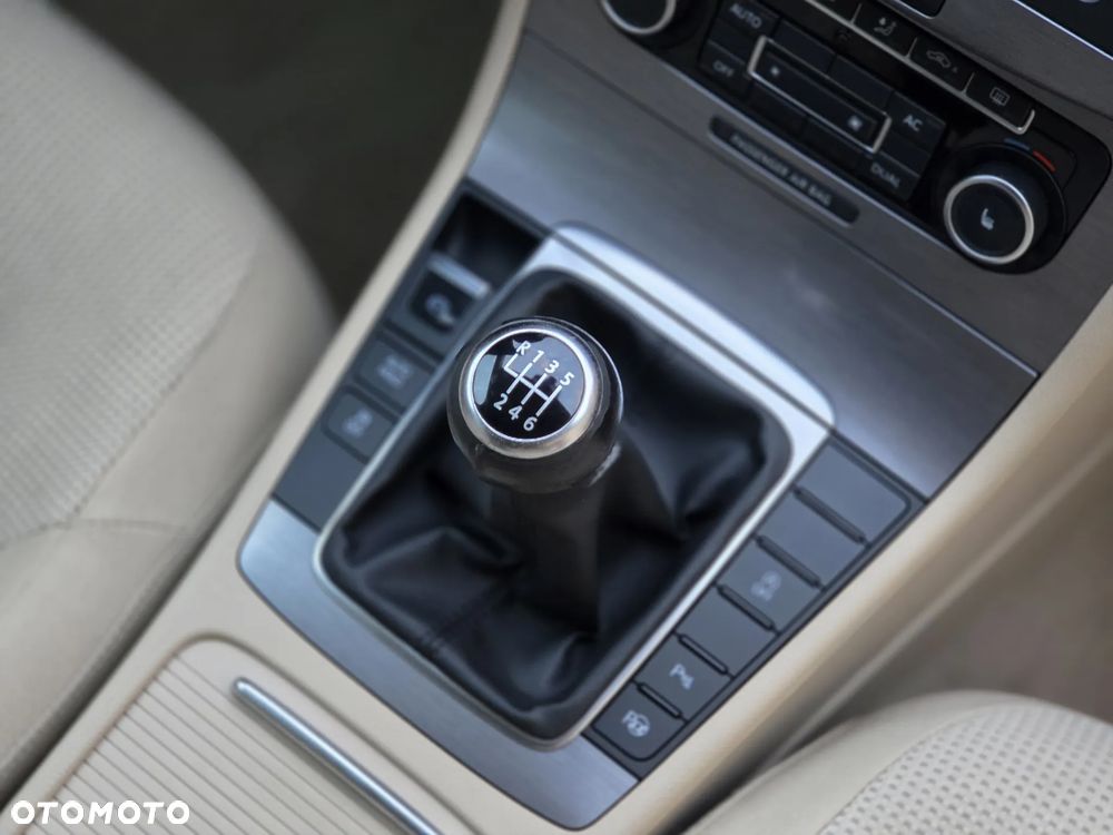 Volkswagen Passat - 24