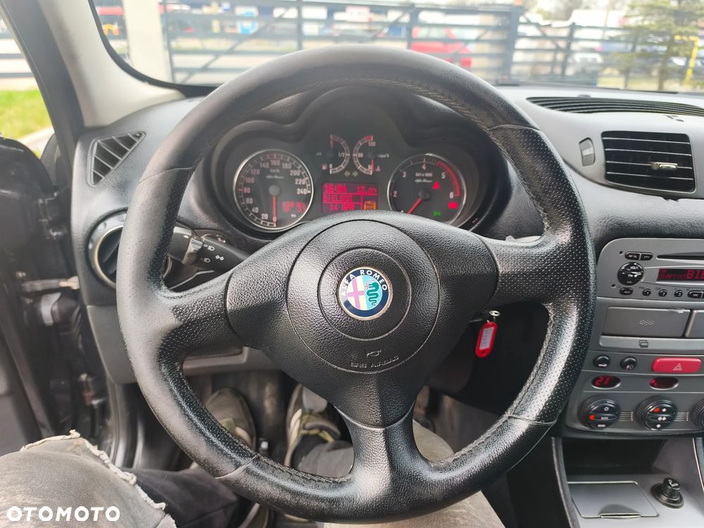 Alfa Romeo 147 - 28