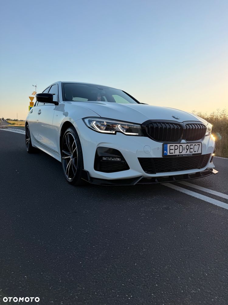 BMW Seria 3 330i xDrive M Sport - 1
