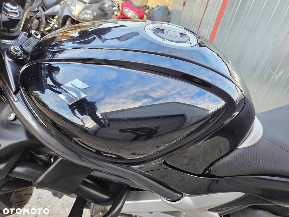 Suzuki Gladius - 24