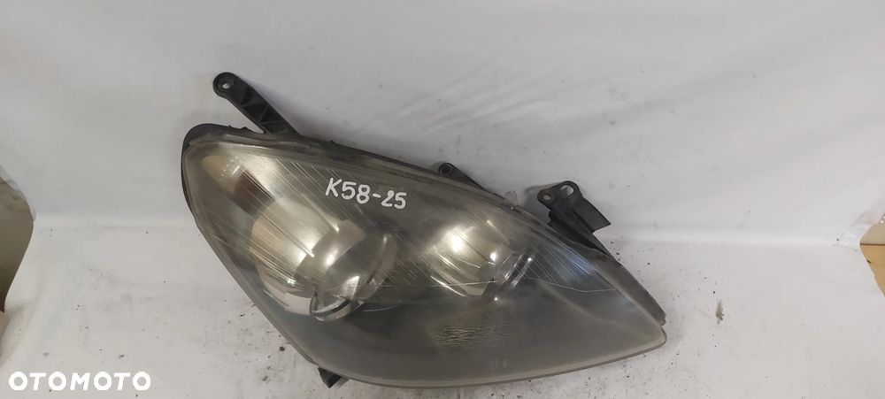 .  PRZOD PRZEDNIA LAMPA PRAWA OPEL ZAFIRA B - 2