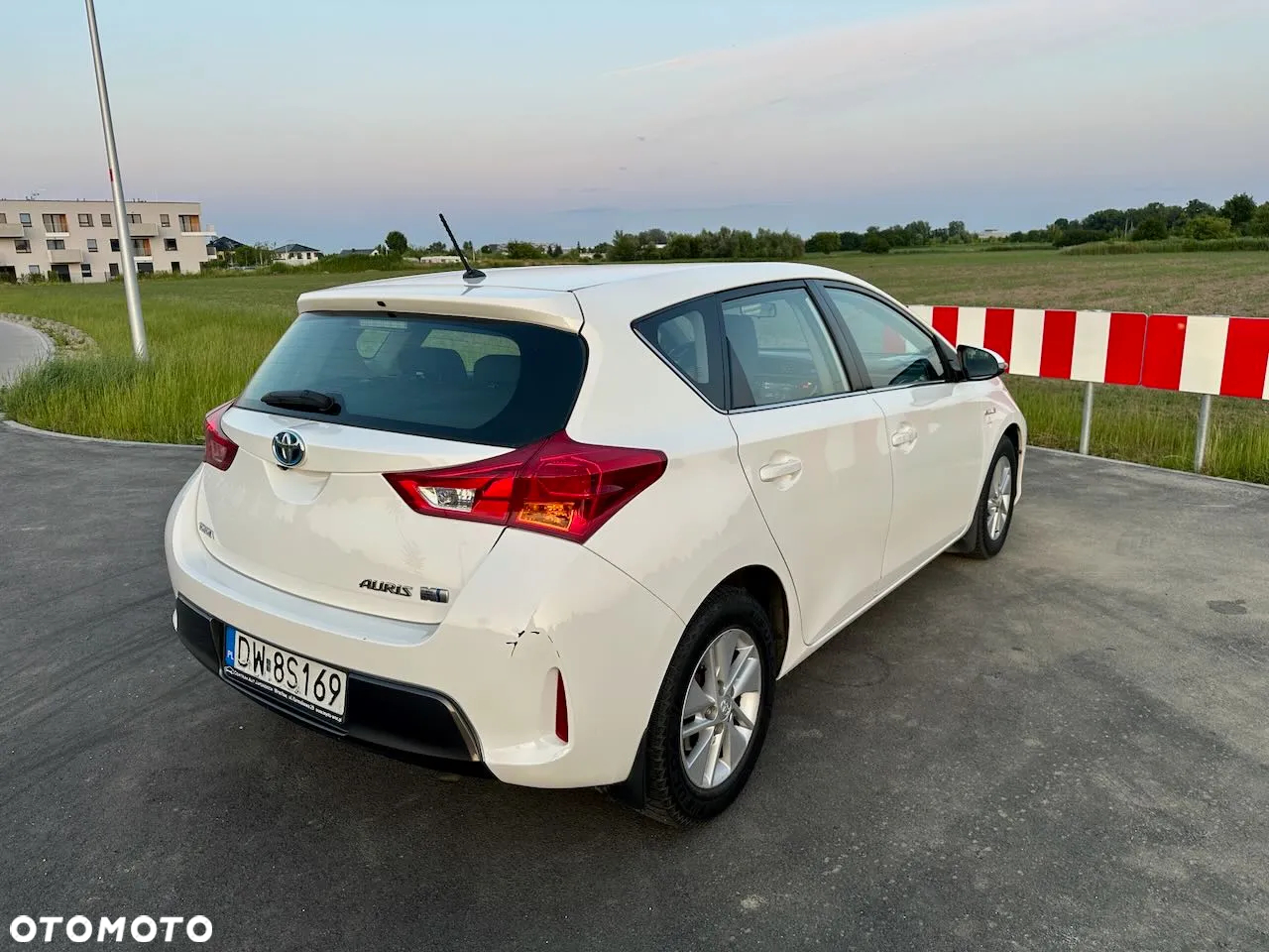 Toyota Auris Hybrid 135 Premium - 4