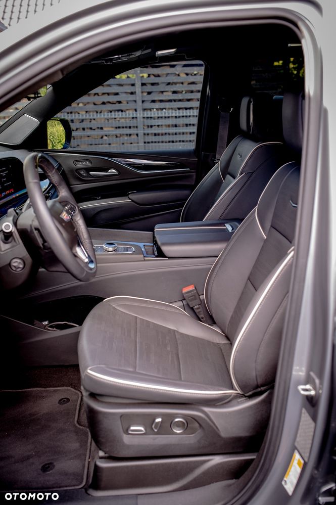 Cadillac Escalade - 12