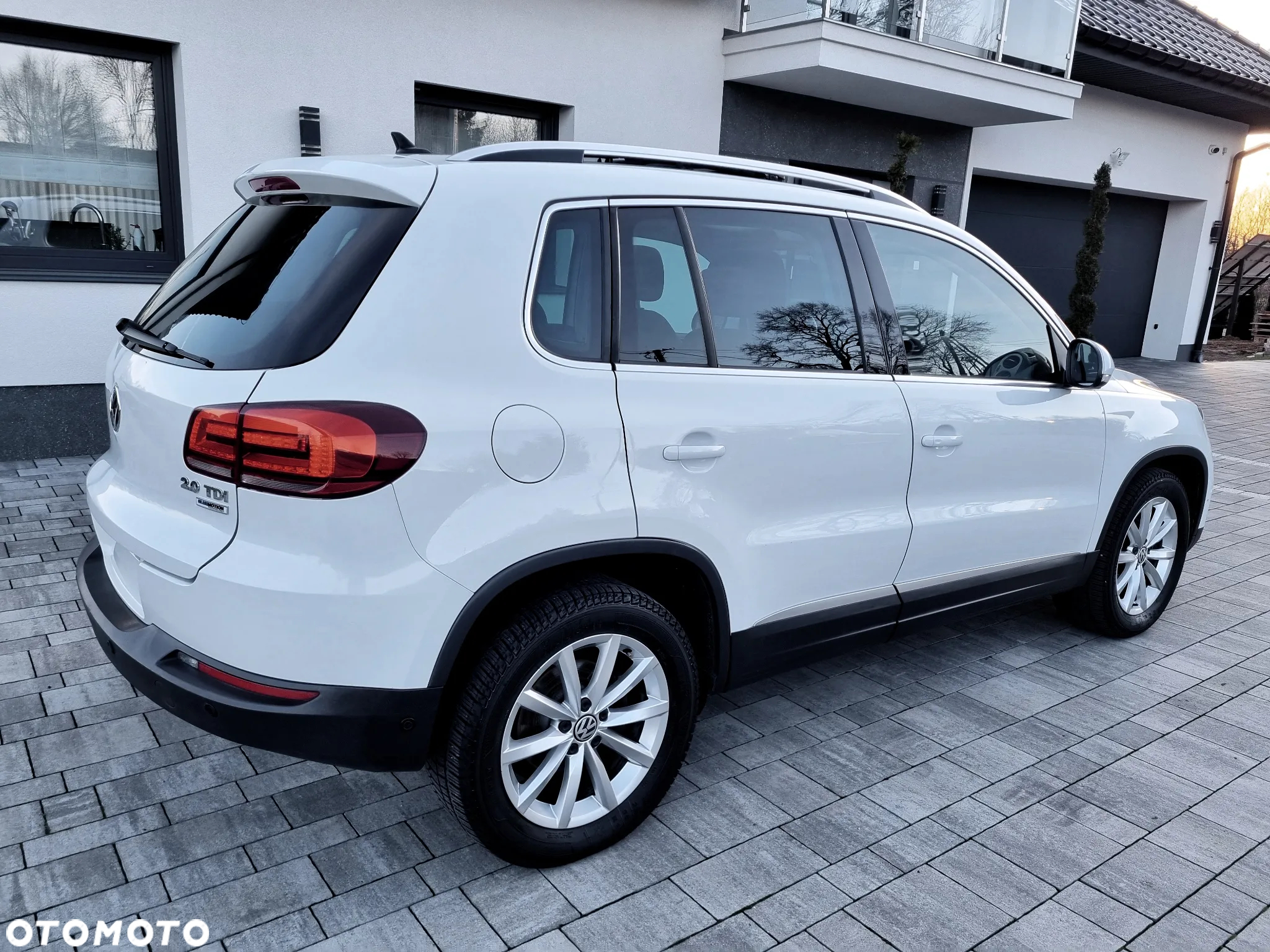 Volkswagen Tiguan 2.0 TDI SCR BlueMotion Technology Lounge Sport & Style - 9