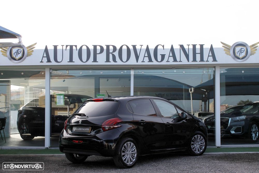 Peugeot 208 1.2 PureTech Signature - 28