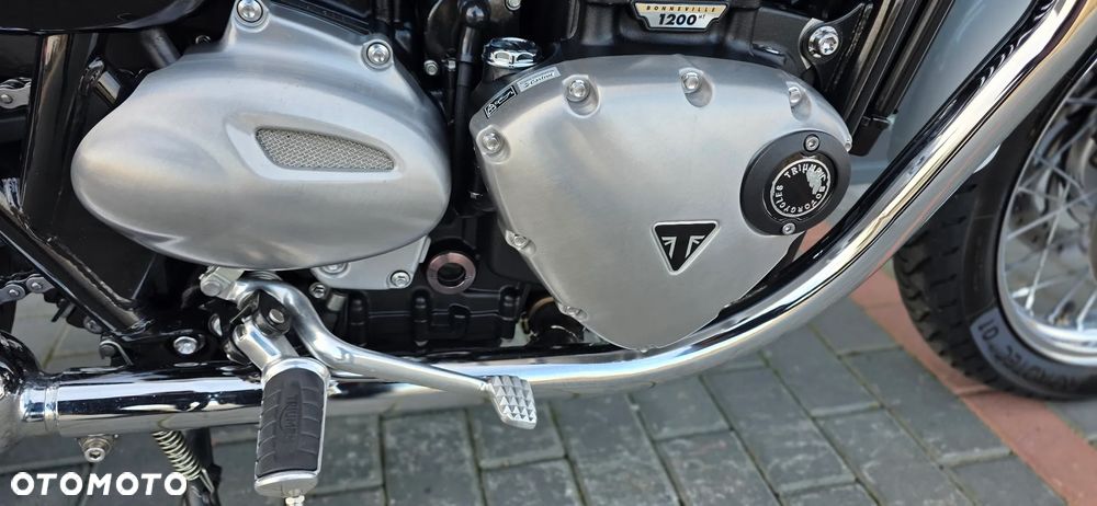 Triumph Bonneville - 20