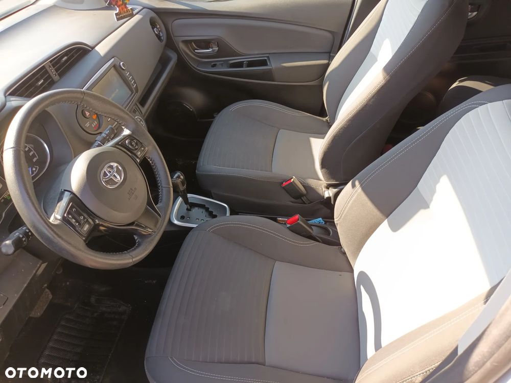 Toyota Yaris Hybrid 100 Active - 7