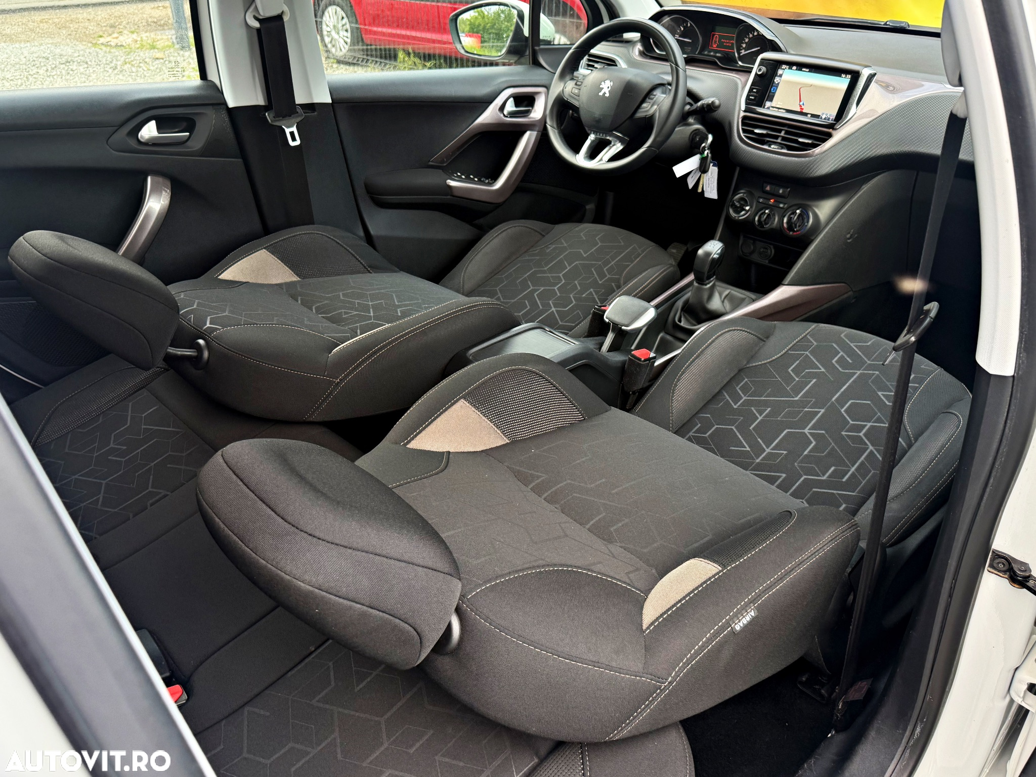 Peugeot 2008 1.2 L PureTech STT Active - 8